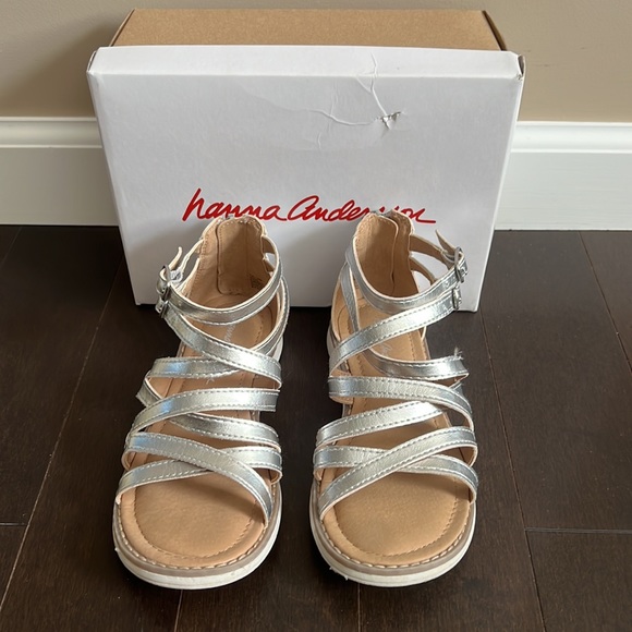 Hanna Anderson Vera2 metallic silver gladiator sandals in box sz 13 - Picture 2 of 9